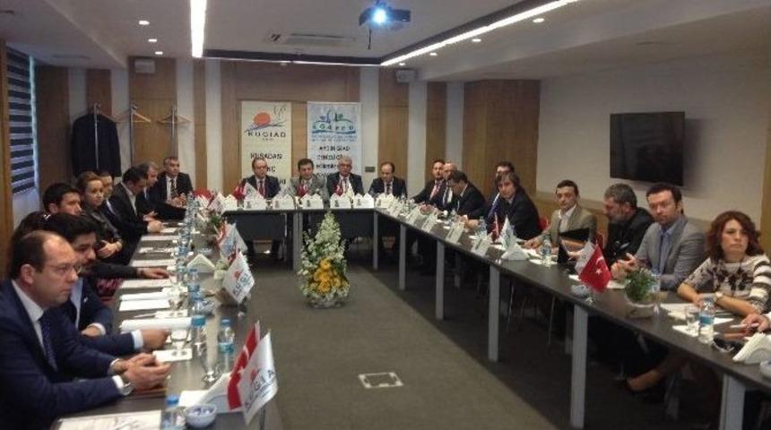 Gen&ccedil; İşadamları Kuşadası&rsquo;nda Buluştu