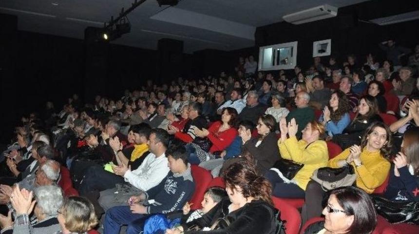 Kuşadası&rsquo;nda Tiyatro G&ouml;sterisi