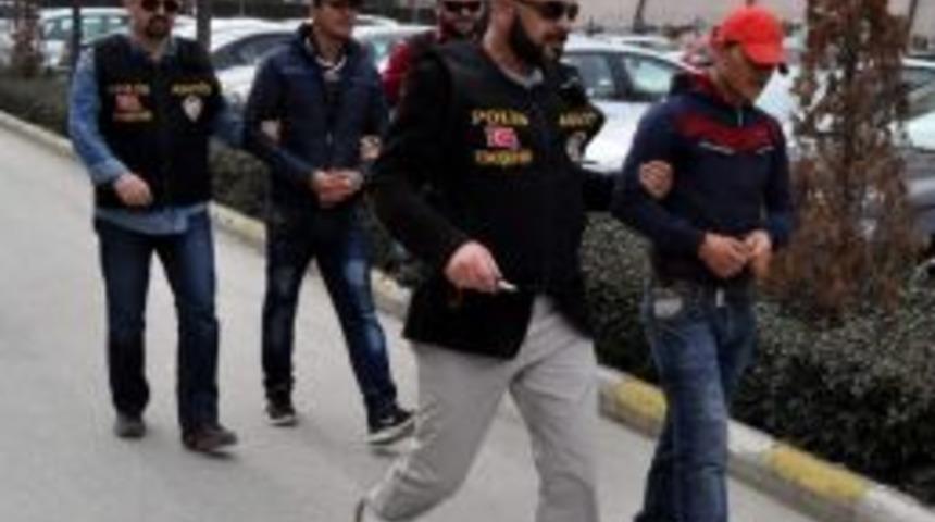 Su&ccedil; Makinesi 3 Hırsız Yakalandı