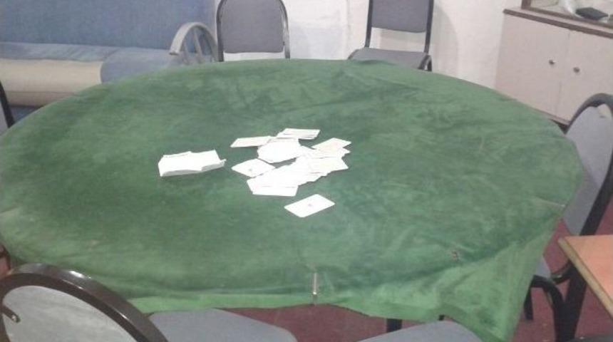 Uşak Polisi Kumarcılara Rest &Ccedil;ekti