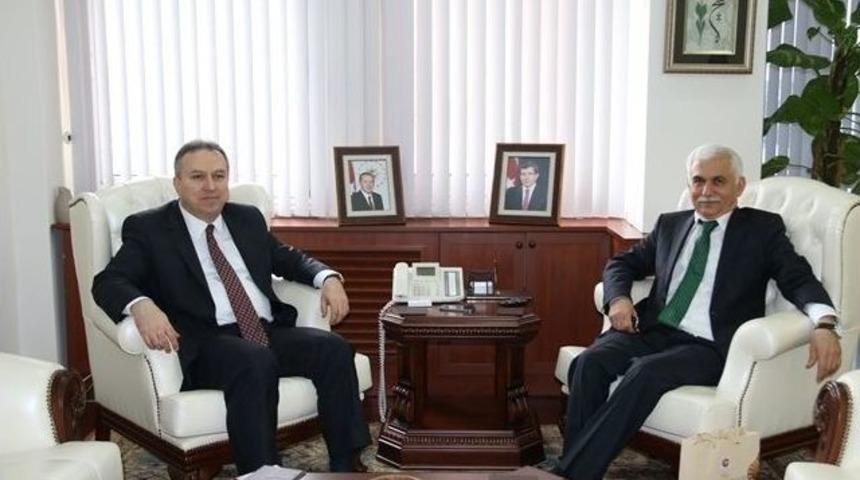 Karab&uuml;k Valisi Alimoğlu&rsquo;ndan, Vali Fidan&rsquo;a Ziyaret