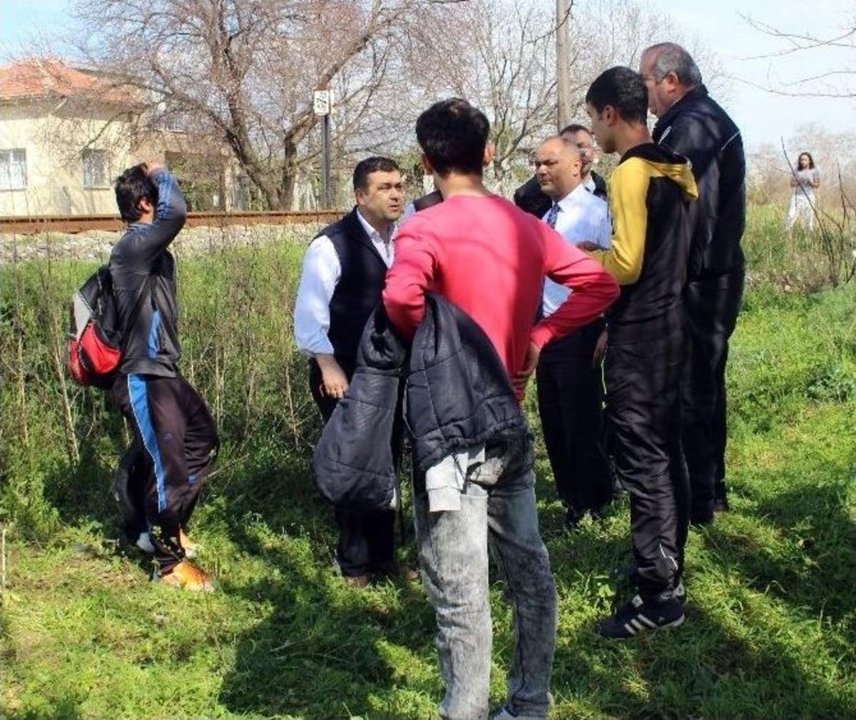 Aydın&rsquo;da Trenin &Ouml;n&uuml;ne Atlayan Gen&ccedil; Kız Hayatını Kaybetti