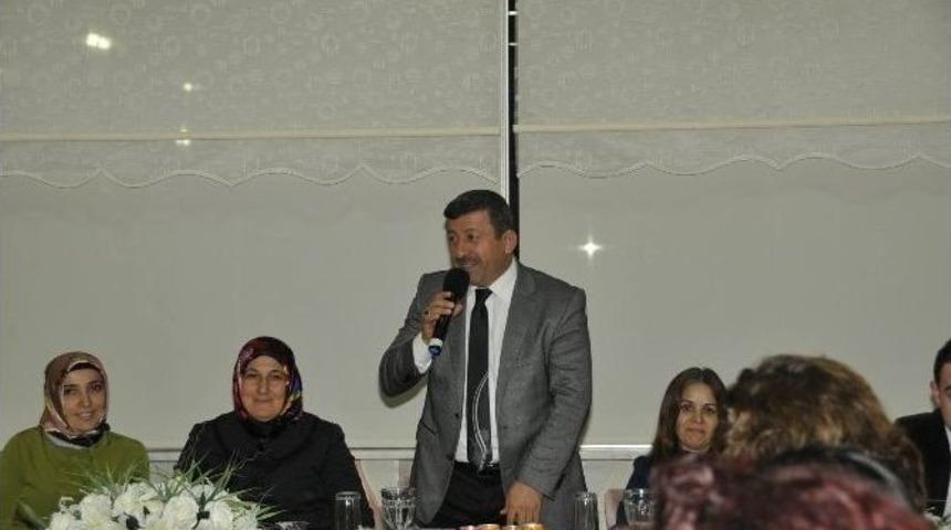 Başkan Karabacak Bayan Personelini Unutmadı