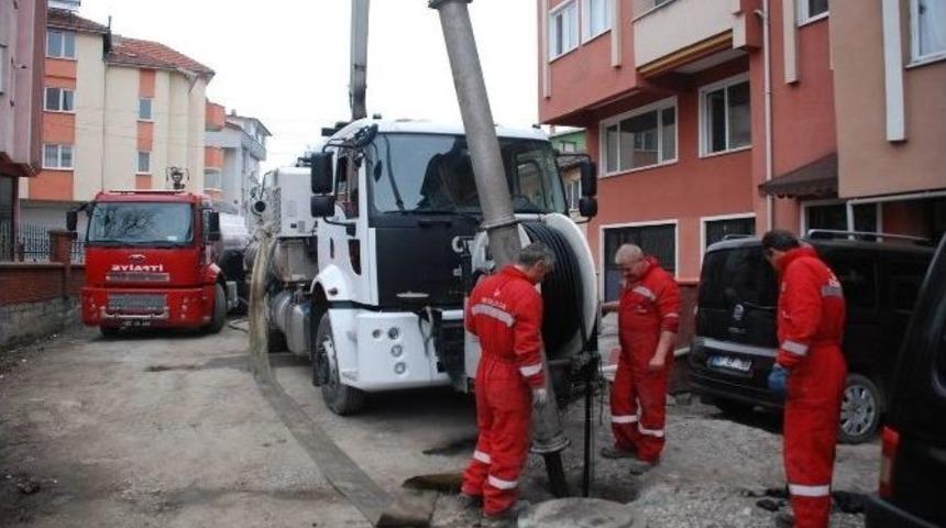 &Ccedil;aycuma&rsquo;da Kanalizasyon Hattı Temizleniyor
