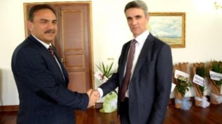 Aib&uuml; Rekt&ouml;r&uuml; Coşkun, Vali Baruş&rsquo;u Ziyaret Etti