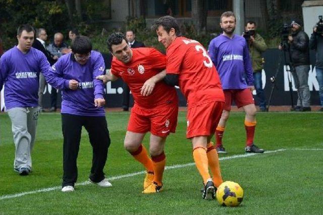 Galatasaraylı Eski Futbolcular, Down Sendromlu Çocuklarla Maç Yaptı