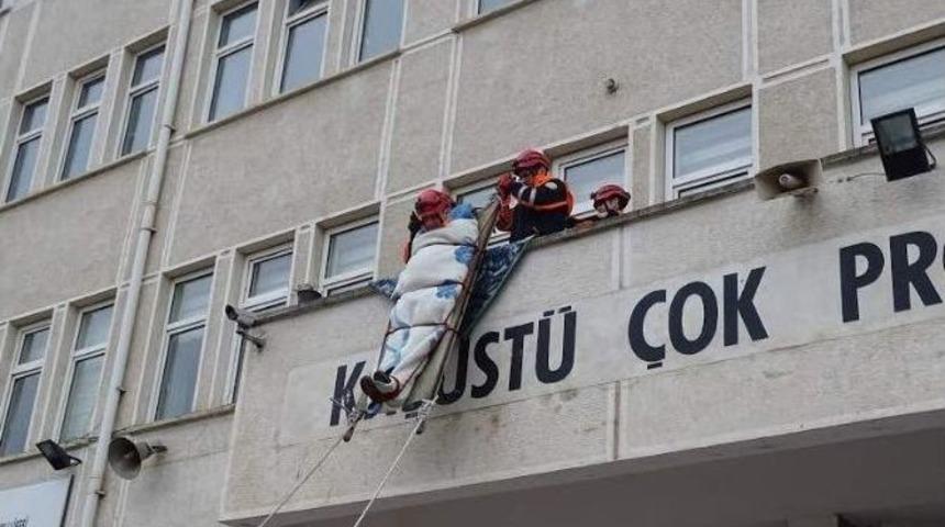 Afad Ekibinden &Ouml;ğrencilere Y&ouml;nelik Deprem Tatbikatı