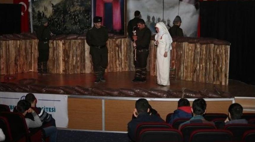 Bayburt &Uuml;niversitesinde &lsquo;asırlık T&uuml;rk&uuml; &Ccedil;anakkale&rsquo; Oyunu Sergilendi