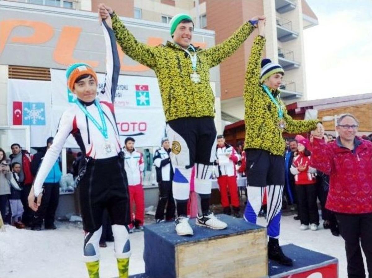 Bitlisli Kayak&ccedil;ılar 40 Madalyayla D&ouml;nd&uuml;ler