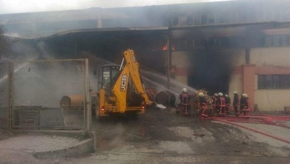Esenyurt&rsquo;ta Fabrika Yangını