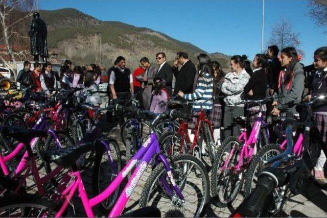 Afyonkarahisar'dan Gönderilen Bisikletler Posoflu Çocukları Sevindirdi