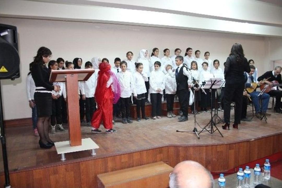 Ortaokulu &Ouml;ğrencilerinden M&uuml;zik Dinletisi