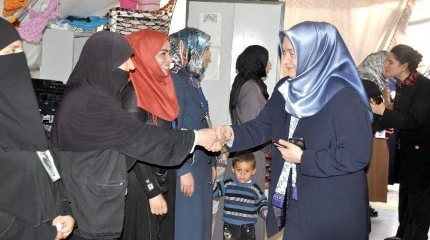 Diyanet İşleri Başkanı G&ouml;rmez&rsquo;in Eşi Hatice K&uuml;bra G&ouml;rmez &Ccedil;adır Kenti Ziyaret Etti