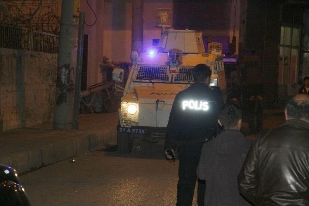 Sokak Ortasında Uyuşturucu Kullanan Gen&ccedil;, Tartıştığı Şahıslar Tarafından Vuruldu