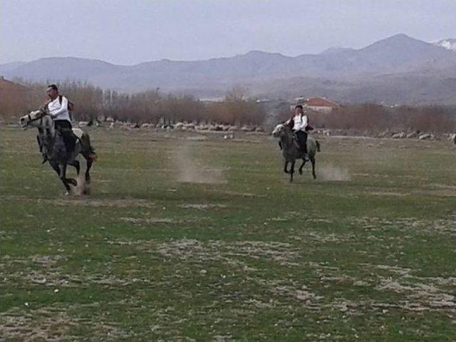 Nevruz Çekimlerinde Atlı Cirit Gösterisi Yapıldı