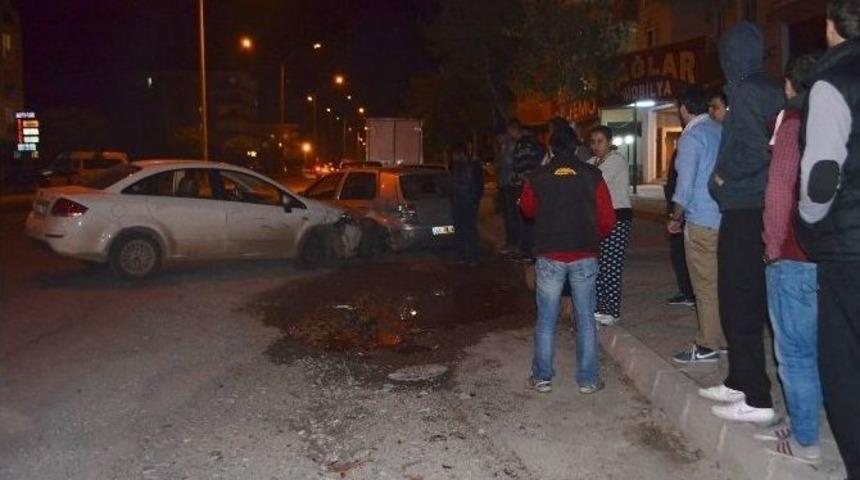 Alkoll&uuml; S&uuml;r&uuml;c&uuml; Park Halindeki Aracı &Ccedil;arptı