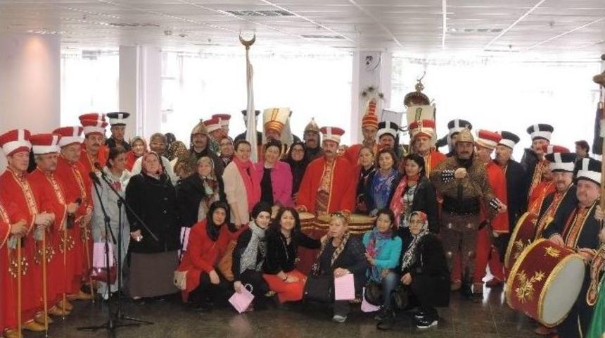 Huzurevinde Coşkulu Kutlama