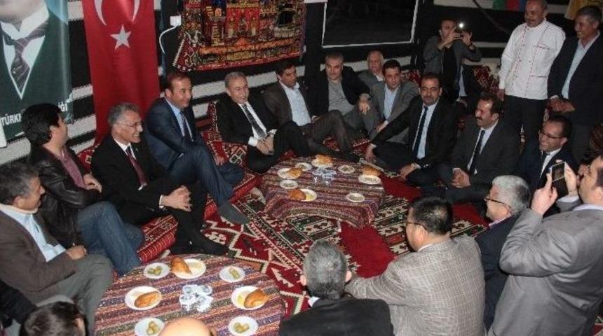 Adana&rsquo;daki Konyalılar, Hemşerileri &Uuml;nal Karaman&rsquo;ı "otağ"da Ağırladı
