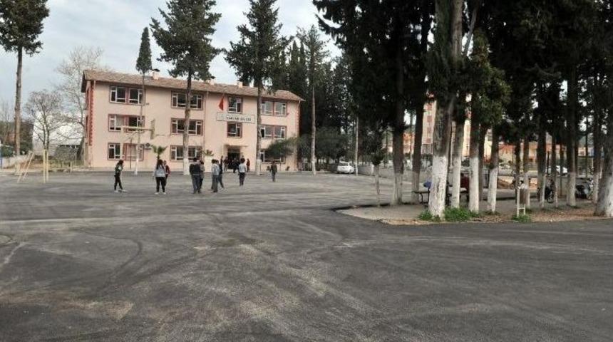 Kepez&rsquo;de Okulların Bah&ccedil;e D&uuml;zenlemeleri Yapılıyor