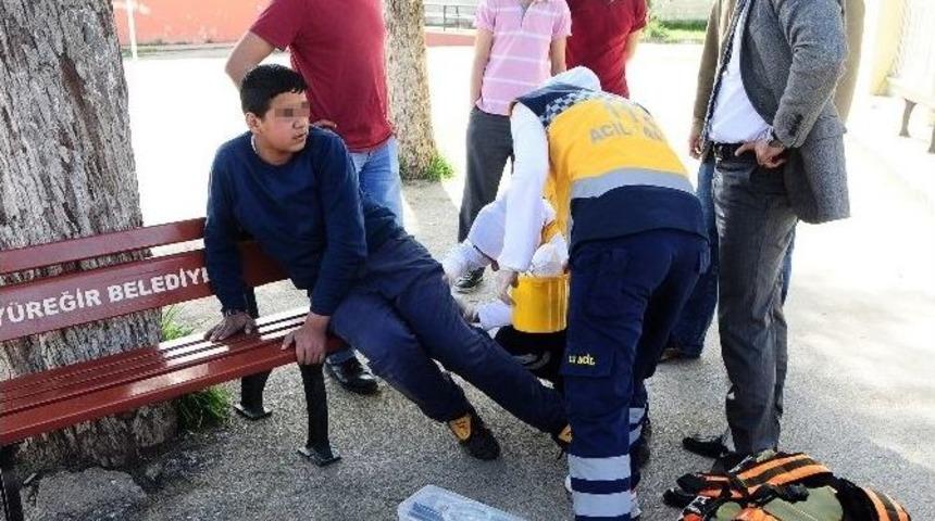 &Ouml;ğrencilerin Halı Sahadaki Tartışması Okulda Kanlı Bitti