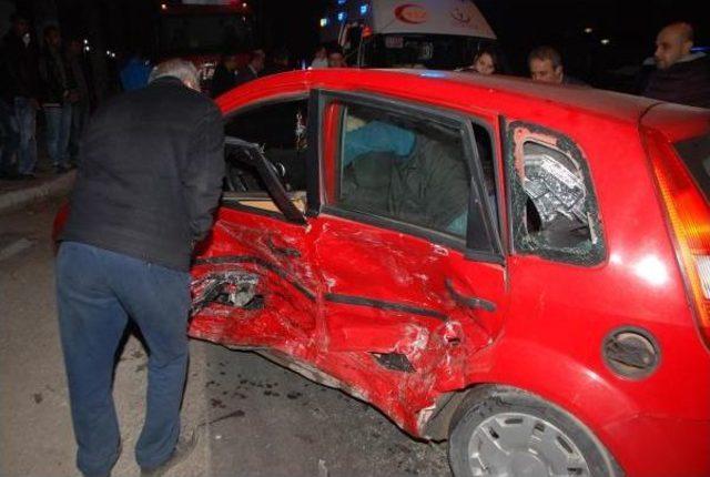 Kırmızı Işık Ihlali Kazası: 3 Yaralı 3