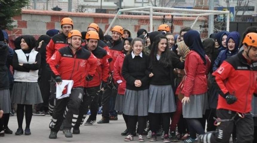 İniyak&rsquo;tan Nefes Kesen Tatbikat