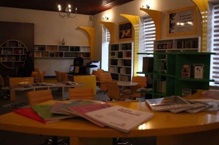 Tarihi Okula Teknolojik Kütüphane G1