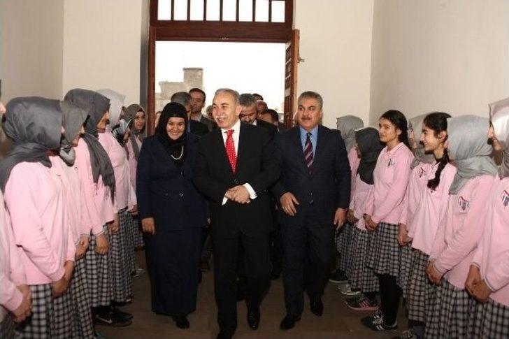 Tarihi Okula Teknolojik Kütüphane G3