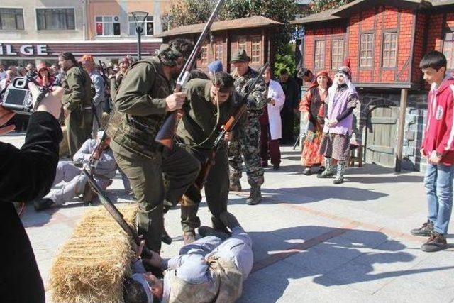 Kurtuluş Töreninde, ‘Türk Askeri Işkence Yapar Mı?’ Tepkisi