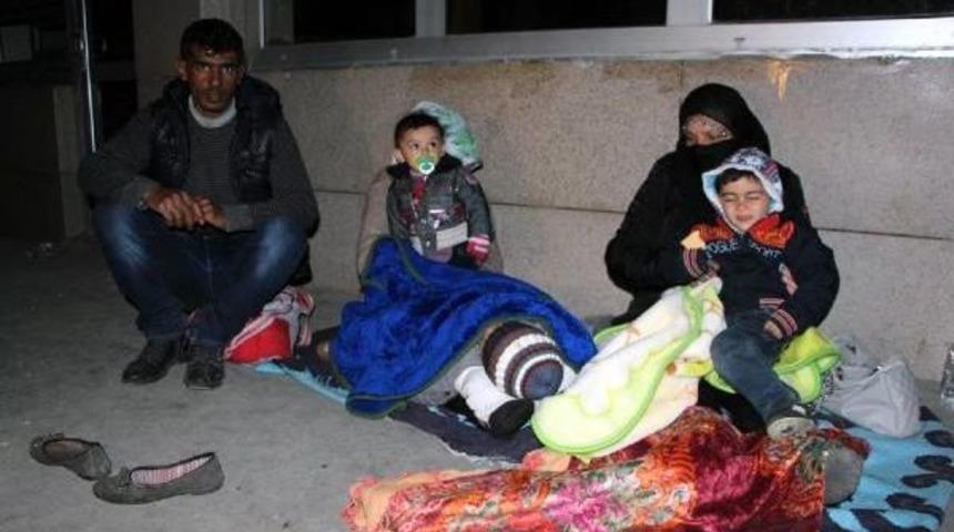 Kobani'den, Kuzey Irak'a Gitmek I&ccedil;in Habur'da Bekliyorlar