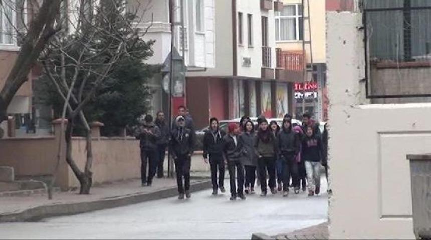 &Ccedil;ekmek&ouml;y'de Polis M&uuml;dahalesi