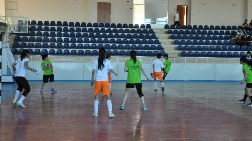 Kadınların Futsal Maçı Özgecan’a Adandı