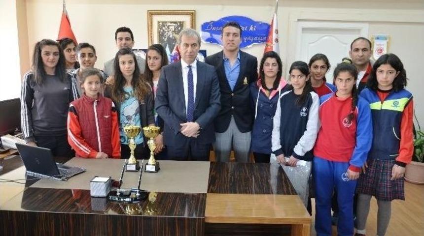 Sporculardan Emniyet M&uuml;d&uuml;r&uuml; Babal&rsquo;a Ziyaret