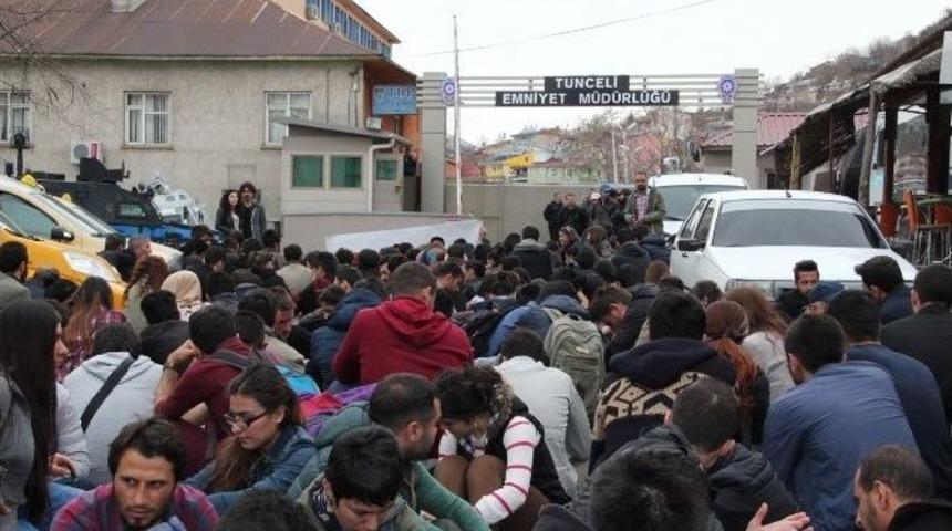 Tunceli&rsquo;de &Uuml;niversite &Ouml;ğrencileri, Arkadaşlarının Tutuklanmasını Protesto Etti