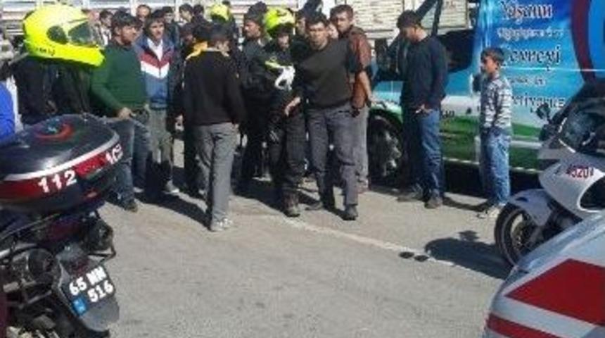 Van&rsquo;da Trafik Kazası: 3 Yaralı