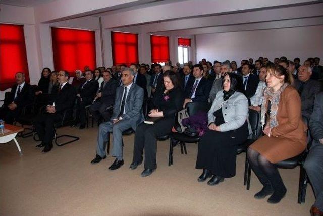 Vali Deniz, Okul M&uuml;d&uuml;rleri İle Toplantı Yaptı 1