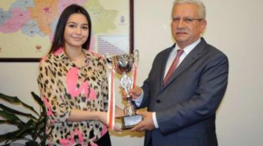 Rekt&ouml;re Kupalı Ziyaret