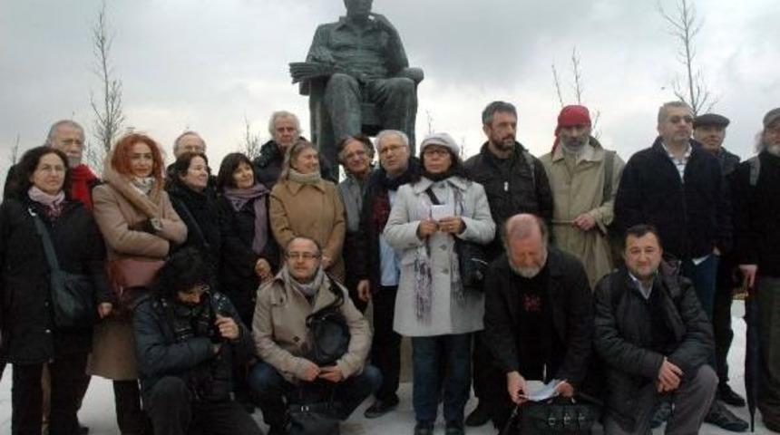 Yaşar Kemal'ın Heykeli Yeni Yerine Taşındı