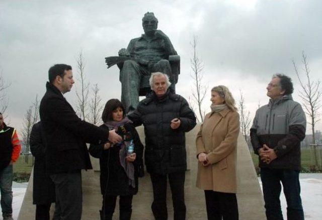 Yaşar Kemal'ın Heykeli Yeni Yerine Taşındı