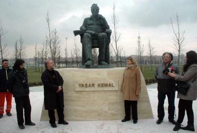 Yaşar Kemal'ın Heykeli Yeni Yerine Taşındı