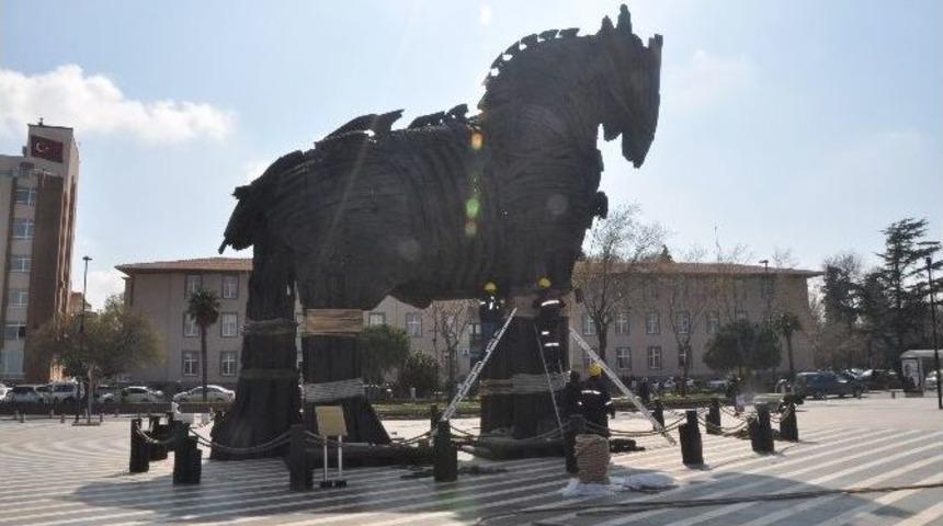18 Mart T&ouml;renleri &Ouml;ncesi Truva Atı Bakıma Alındı