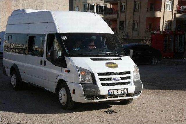 Öğrenci Servisine Çarpmamak İçin Takla Attı