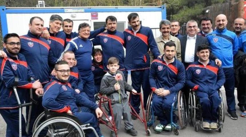 Kardemir Karab&uuml;kspor'u Euroleague'e Futbolcular Uğurladı