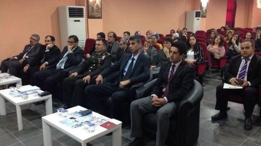 Emniyetten &ldquo;internetin Bilin&ccedil;li Kullanımı Ve Zararları&rsquo;&rsquo; Konulu Toplantı