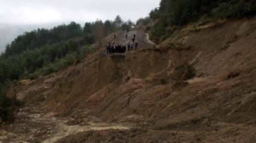 Vali G&uuml;naydın Heyelan B&ouml;lgelerini İnceledi