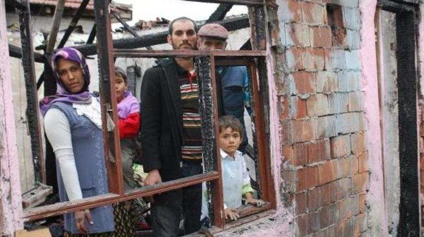 Evi Yanan Aileye Komşuları Sahip &Ccedil;ıktı