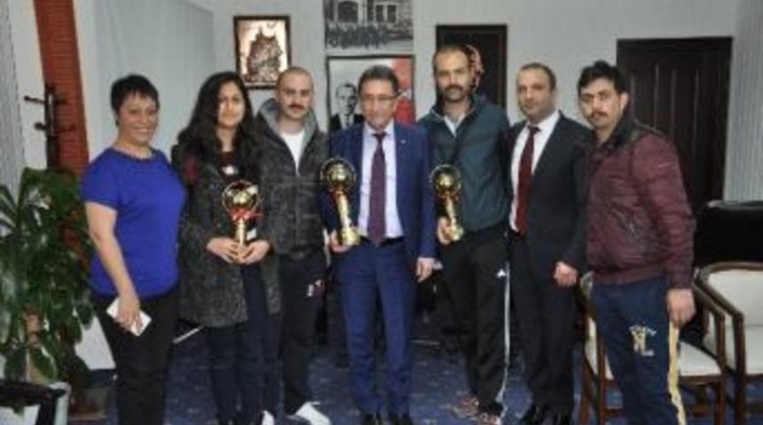 Şampiyon Folklorculardan Başkan Saka&rsquo;ya Ziyaret