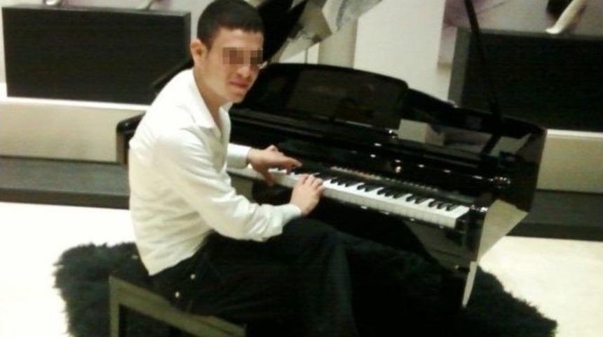 G&ouml;z&uuml; Yaşlı Baba, Kızı İntihar Etmesin Diye Odasının &Ouml;n&uuml;nde Uyuyor