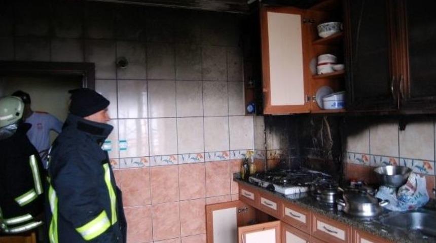 Tekirdağ&rsquo;da Bir Evin Mutfağında &Ccedil;ıkan Yangın Paniğe Sebep Oldu