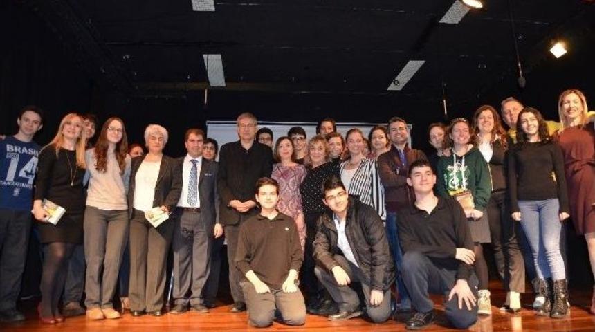 Orhan Pamuk: "t&uuml;rkiye&rsquo;de Eğitimin Temel Sorunu Ezbercilik"